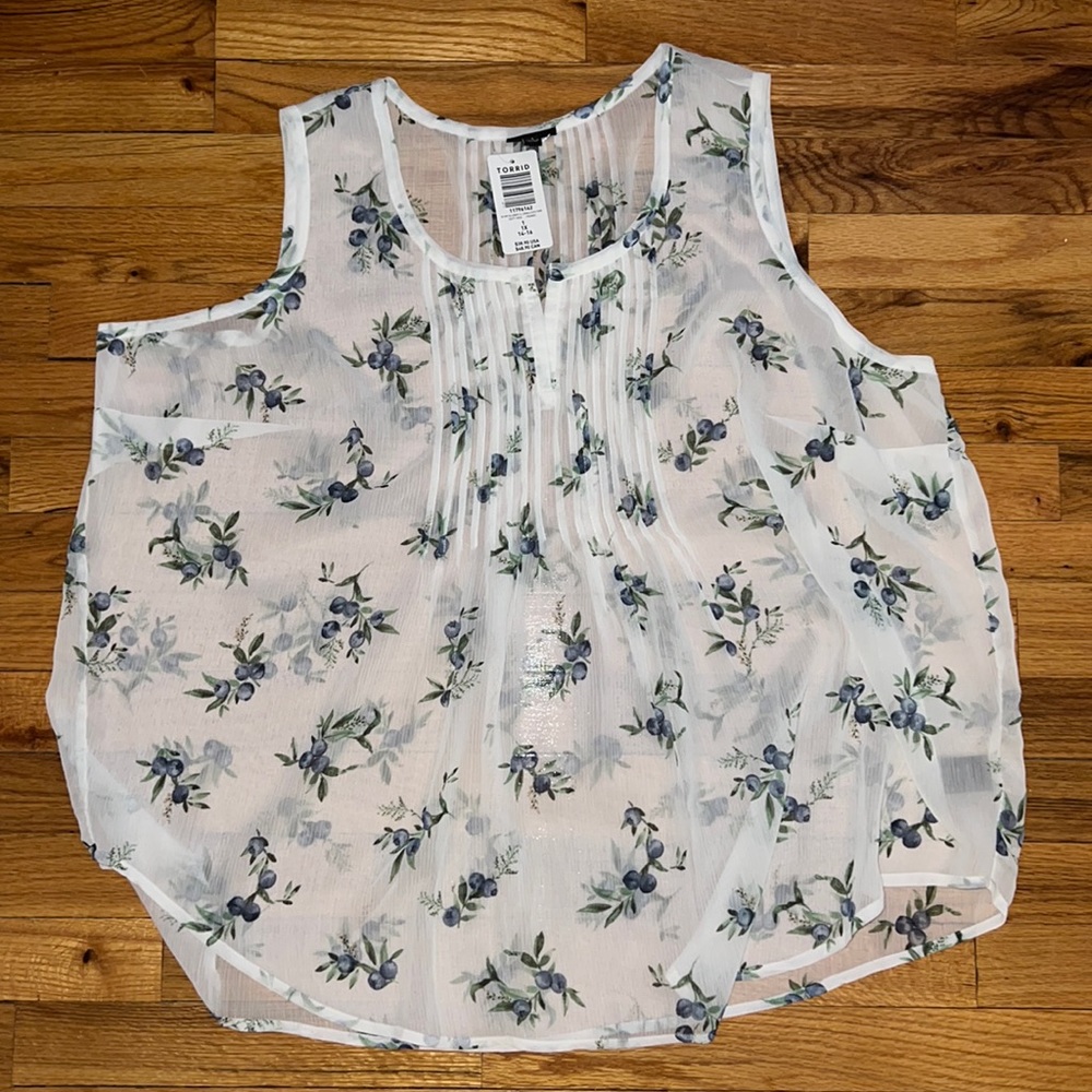 Torrid sleeveless blouse NWT